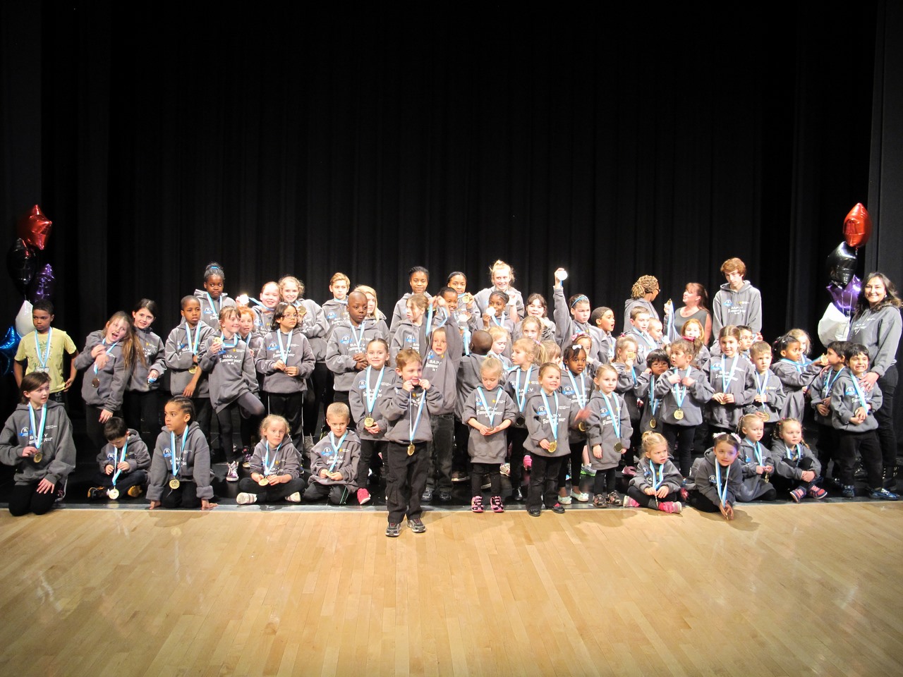 L’AFKW offre un spectacle aux enfants dans le cadre du 400e
